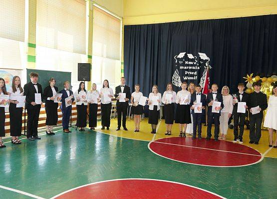 Grafika 11: Pożegnianie klasy ósmej