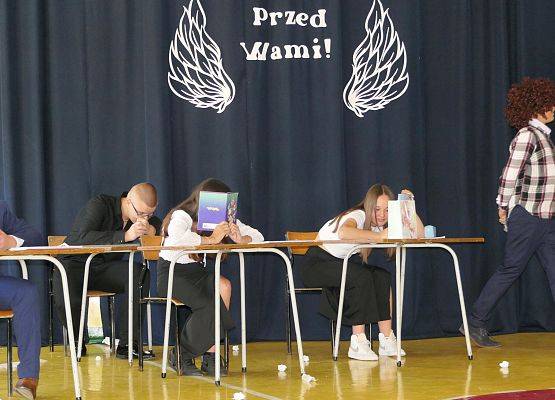 Grafika 25: Pożegnianie klasy ósmej