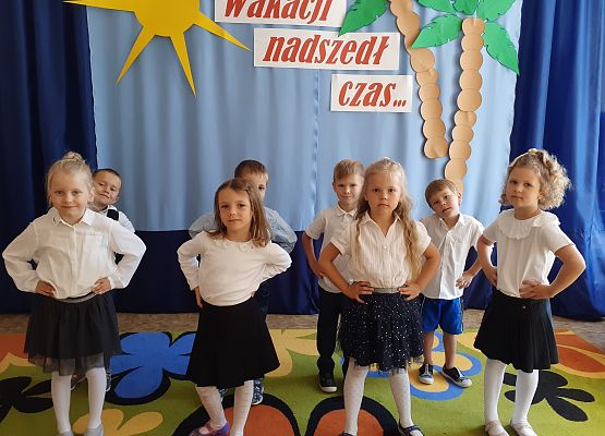 Grafika 3: UROCZYSTE ZAKOŃCZENIE ROKU W PRZEDSZKOLU