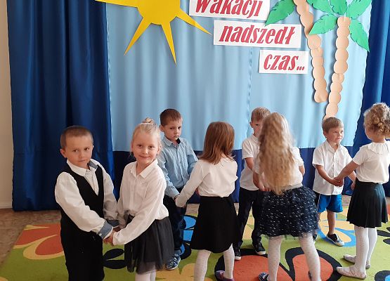 Grafika 7: UROCZYSTE ZAKOŃCZENIE ROKU W PRZEDSZKOLU