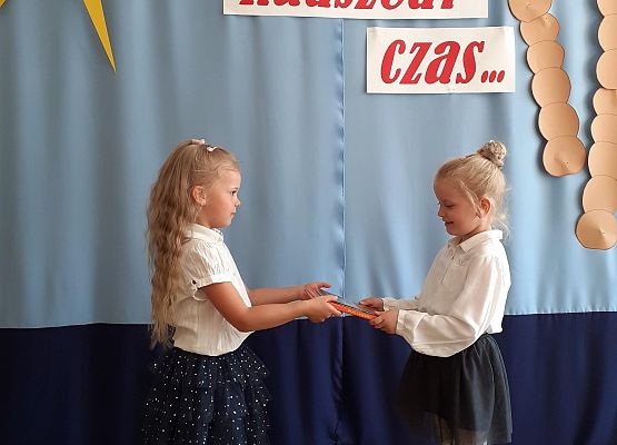 Grafika 10: UROCZYSTE ZAKOŃCZENIE ROKU W PRZEDSZKOLU