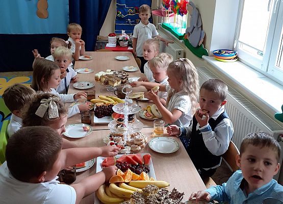 Grafika 21: UROCZYSTE ZAKOŃCZENIE ROKU W PRZEDSZKOLU