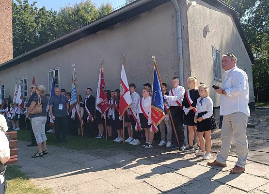 Grafika 5: OBCHODY 85 ROCZNICY PIERWSZEGO TRANSPORTU WIĘŹNIÓW DO OBOZU STUTTHOF