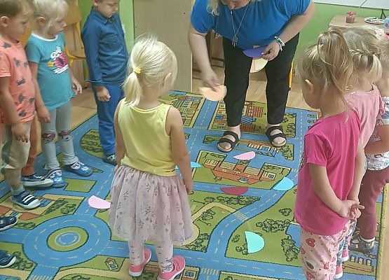 Grupa młodsza - Międzynarodowy Dzień Kropki