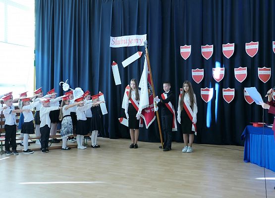 Ślubowanie klas pierwszych w Zespole Szkół w Garczegorzu 18.10,2024 rok.