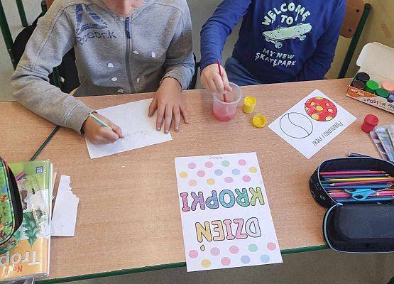 Grafika 1: DZIEŃ KROPKI - W KLASIE III