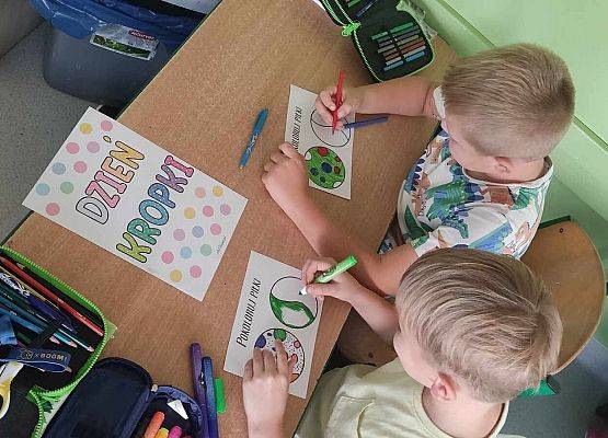 Grafika 5: DZIEŃ KROPKI - W KLASIE III