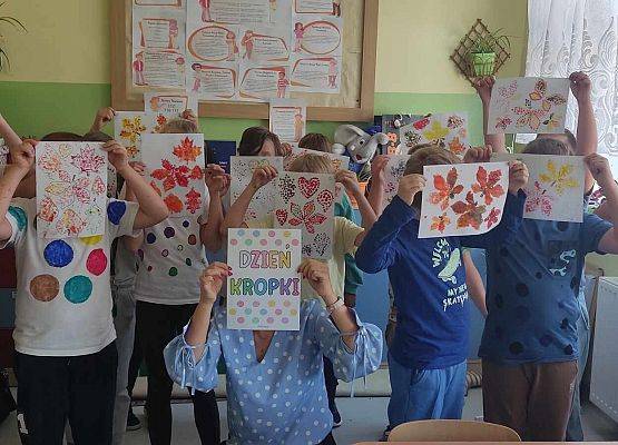 Grafika 9: DZIEŃ KROPKI - W KLASIE III