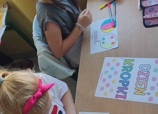 Grafika 7: DZIEŃ KROPKI - W KLASIE III