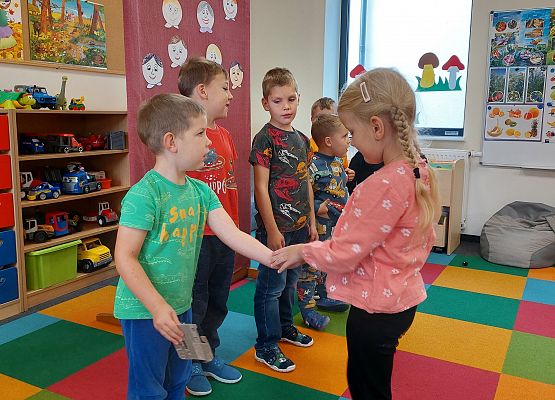 Grafika 2: DZIEŃ CHŁOPAKA