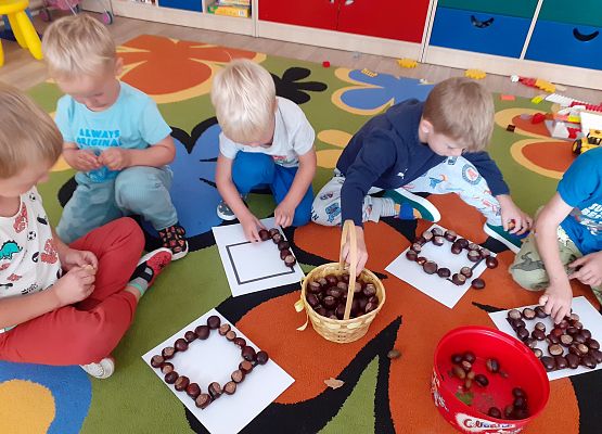 Grafika 7: ZABAWY Z KASZTANAMI