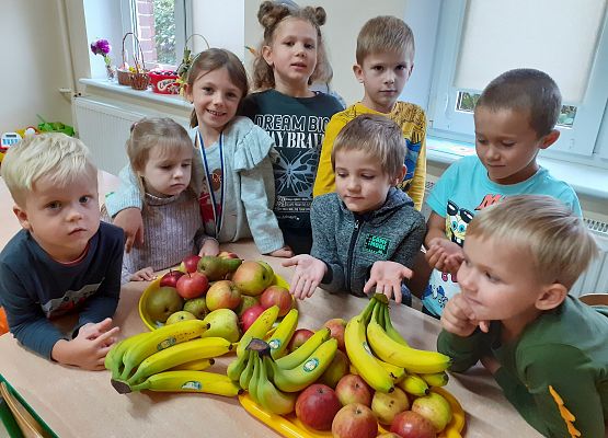 Grafika 2: ZABAWY Z OWOCAMI