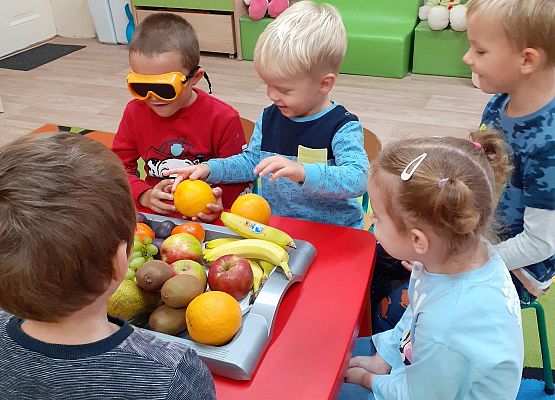 Grafika 4: ZABAWY Z OWOCAMI