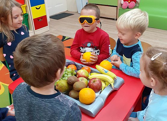 Grafika 5: ZABAWY Z OWOCAMI