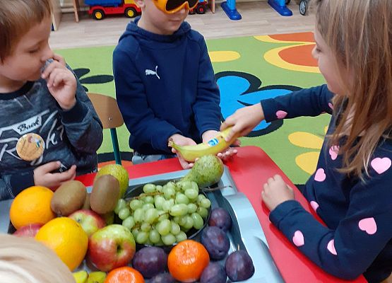 Grafika 7: ZABAWY Z OWOCAMI