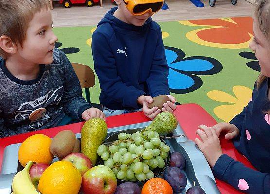 Grafika 8: ZABAWY Z OWOCAMI