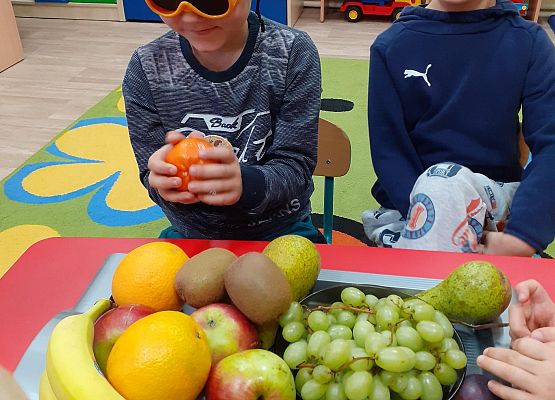 Grafika 10: ZABAWY Z OWOCAMI