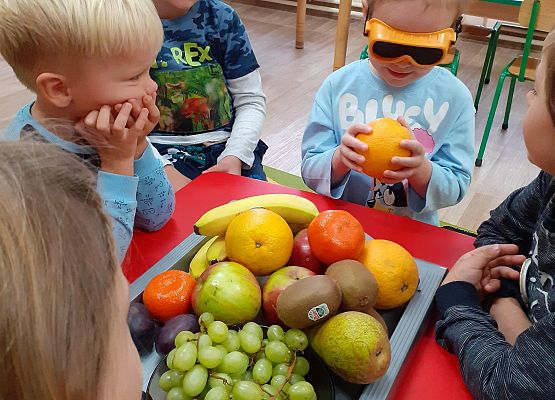 Grafika 12: ZABAWY Z OWOCAMI