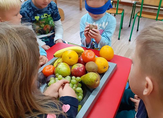 Grafika 13: ZABAWY Z OWOCAMI