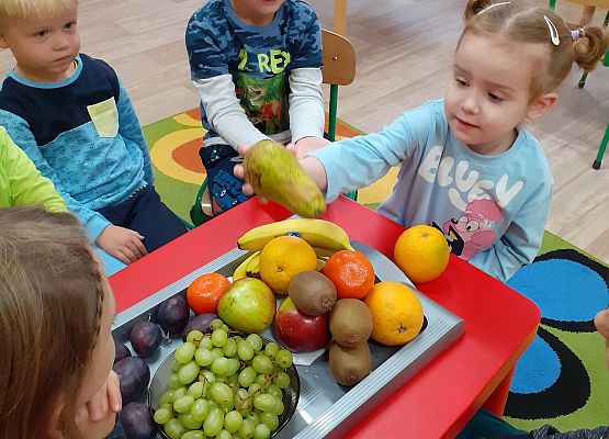 Grafika 14: ZABAWY Z OWOCAMI