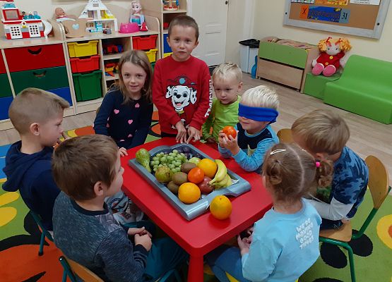 Grafika 1: ZABAWY Z OWOCAMI