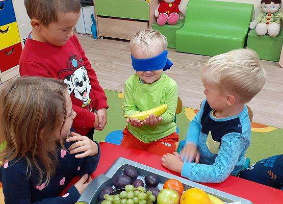 Grafika 17: ZABAWY Z OWOCAMI