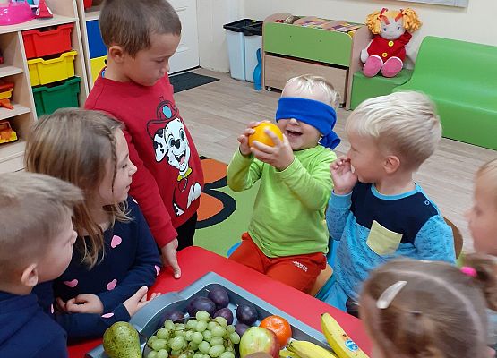 Grafika 18: ZABAWY Z OWOCAMI