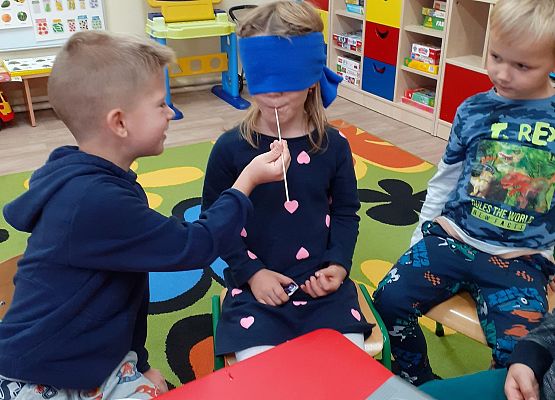 Grafika 19: ZABAWY Z OWOCAMI