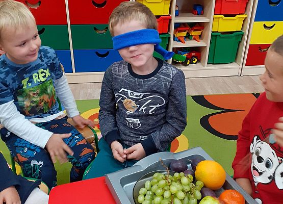 Grafika 21: ZABAWY Z OWOCAMI