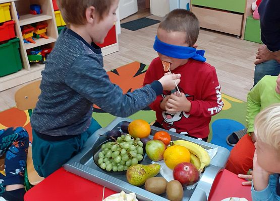 Grafika 22: ZABAWY Z OWOCAMI