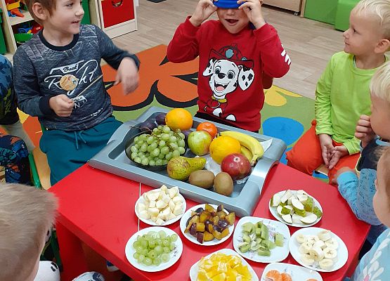 Grafika 23: ZABAWY Z OWOCAMI