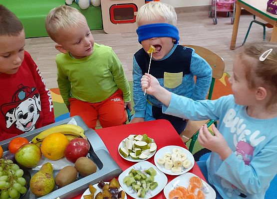 Grafika 26: ZABAWY Z OWOCAMI