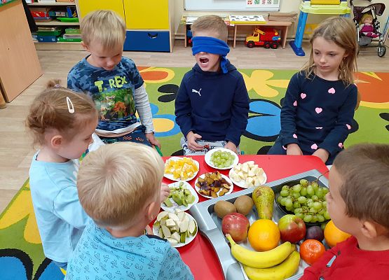 Grafika 29: ZABAWY Z OWOCAMI