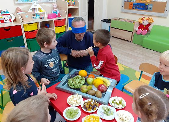 Grafika 32: ZABAWY Z OWOCAMI