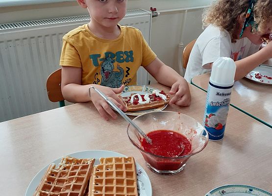 Grafika 4: SMACZNIE I ZDROWO