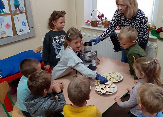 Grafika 6: SMACZNIE I ZDROWO