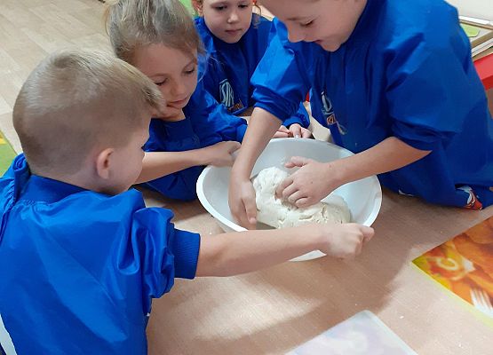 Grafika 5: ĆWICZYMY SPRAWNOŚĆ MANUALNĄ RĄK