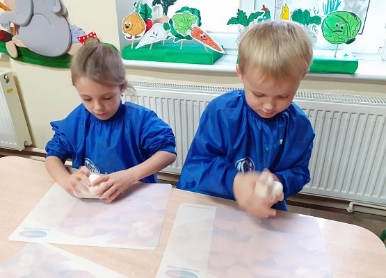 Grafika 8: ĆWICZYMY SPRAWNOŚĆ MANUALNĄ RĄK