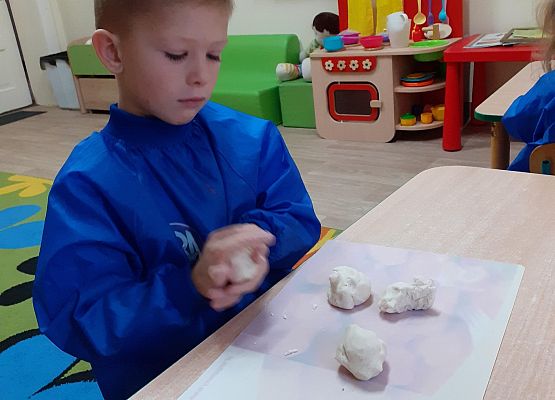 Grafika 10: ĆWICZYMY SPRAWNOŚĆ MANUALNĄ RĄK