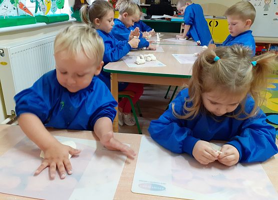 Grafika 11: ĆWICZYMY SPRAWNOŚĆ MANUALNĄ RĄK