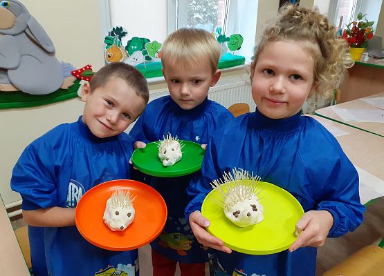 Grafika 1: ĆWICZYMY SPRAWNOŚĆ MANUALNĄ RĄK