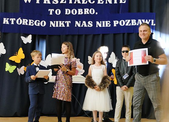 Uroczystość z okazji Dnia Nauczyciela w szkolew Garczegorzu.