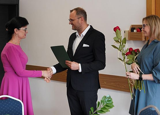 Wręczenie Nagrody Wójta pani dyrektor Alicji Guźniczak