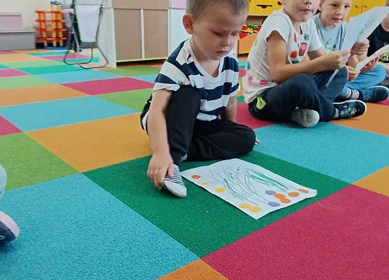 Grafika 8: Międzynarodowy Dzień Kropki w przedszkolu