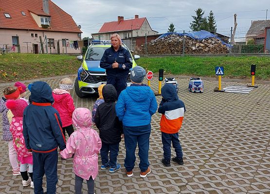 Grafika 1: JESTEŚMY BEZPIECZNI - WIZYTA POLICJANTA W PRZEDSZKOLU