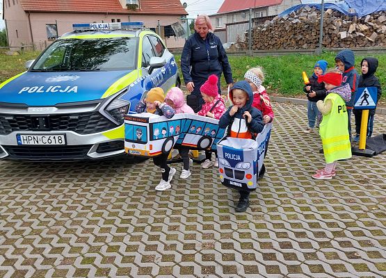 Grafika 17: JESTEŚMY BEZPIECZNI - WIZYTA POLICJANTA W PRZEDSZKOLU