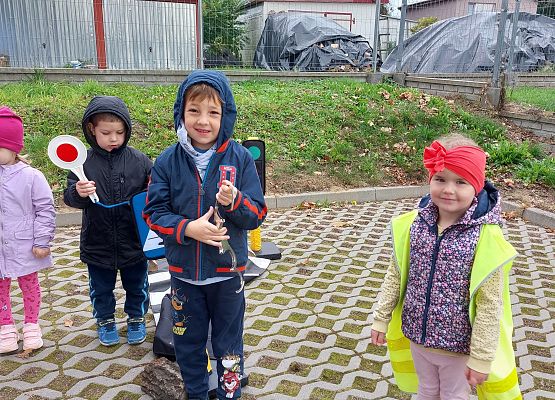 Grafika 19: JESTEŚMY BEZPIECZNI - WIZYTA POLICJANTA W PRZEDSZKOLU