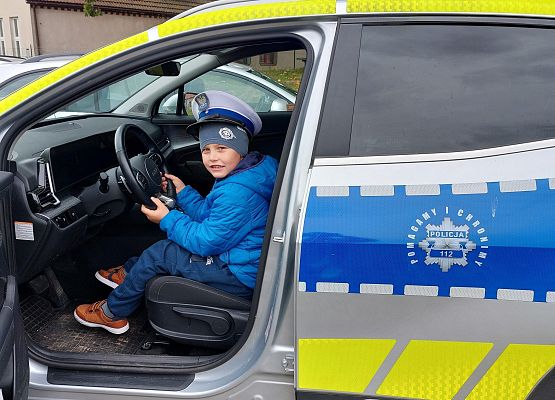 Grafika 23: JESTEŚMY BEZPIECZNI - WIZYTA POLICJANTA W PRZEDSZKOLU