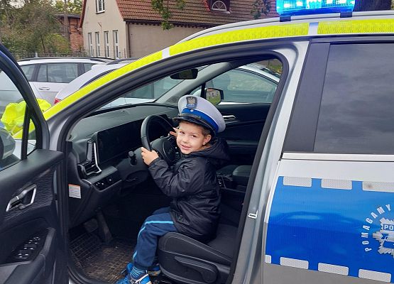 Grafika 27: JESTEŚMY BEZPIECZNI - WIZYTA POLICJANTA W PRZEDSZKOLU