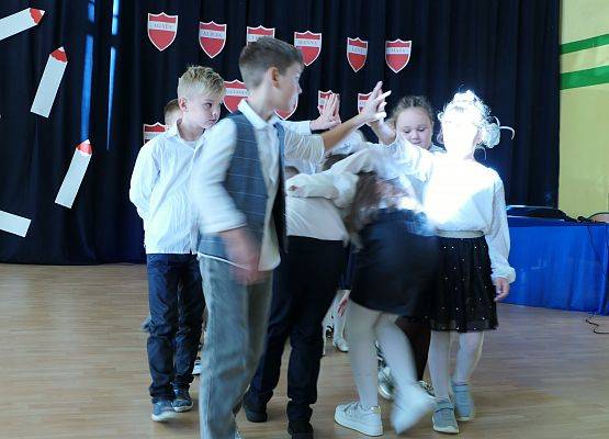 Ślubowanie klas pierwszych w Zespole Szkół w Garczegorzu 18.10,2024 rok.